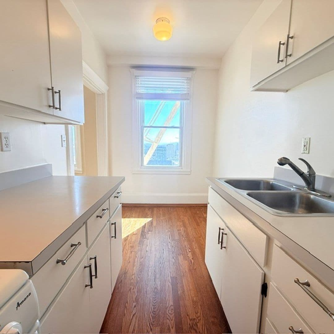 San Francisco Apartment: 1245 California Street