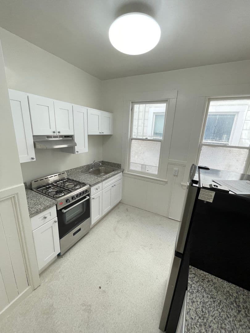 San Francisco Apartment: 179 Oak Street / 72 Lily Street