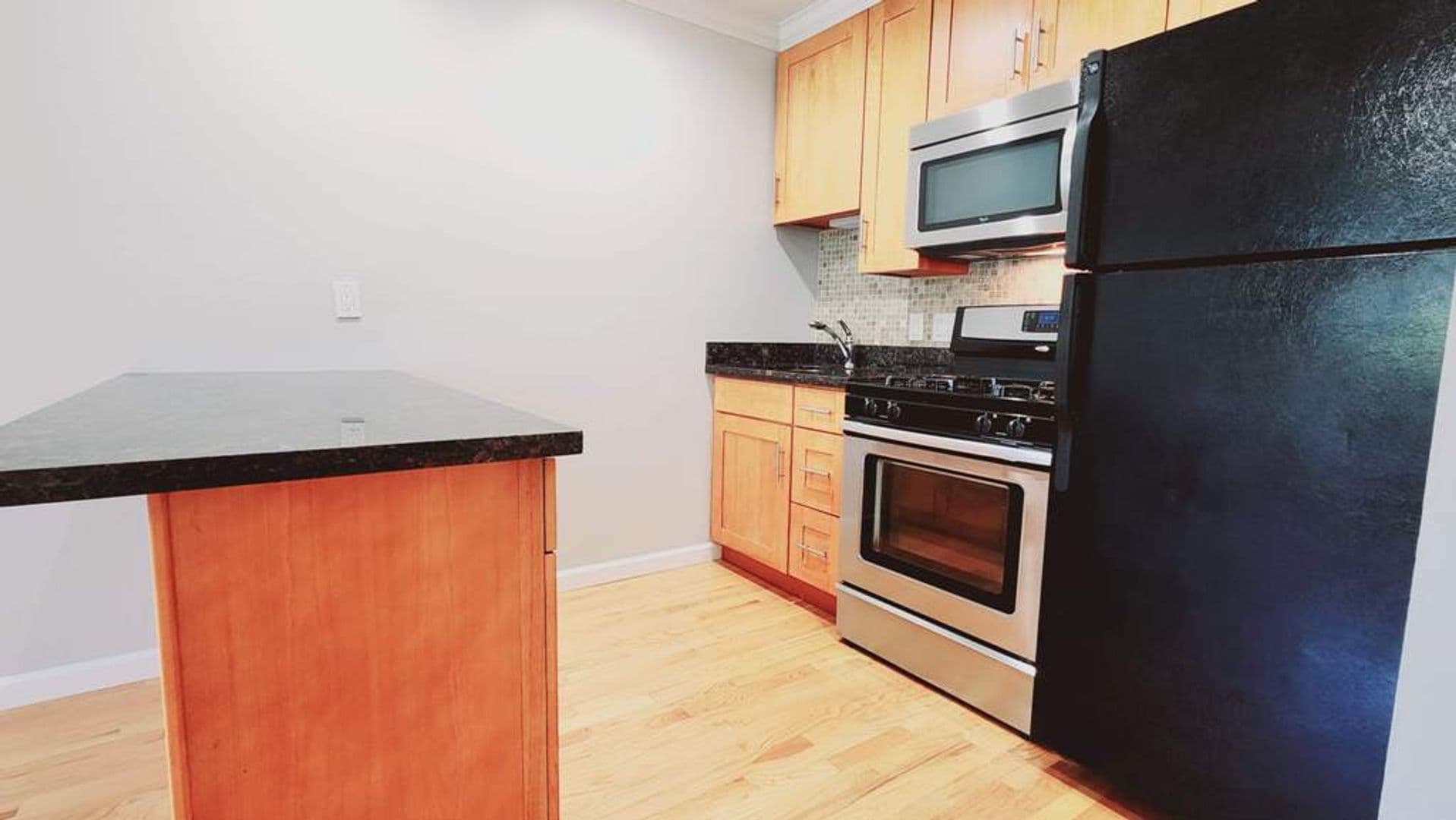 San Francisco Apartment: 1700 Waller Street