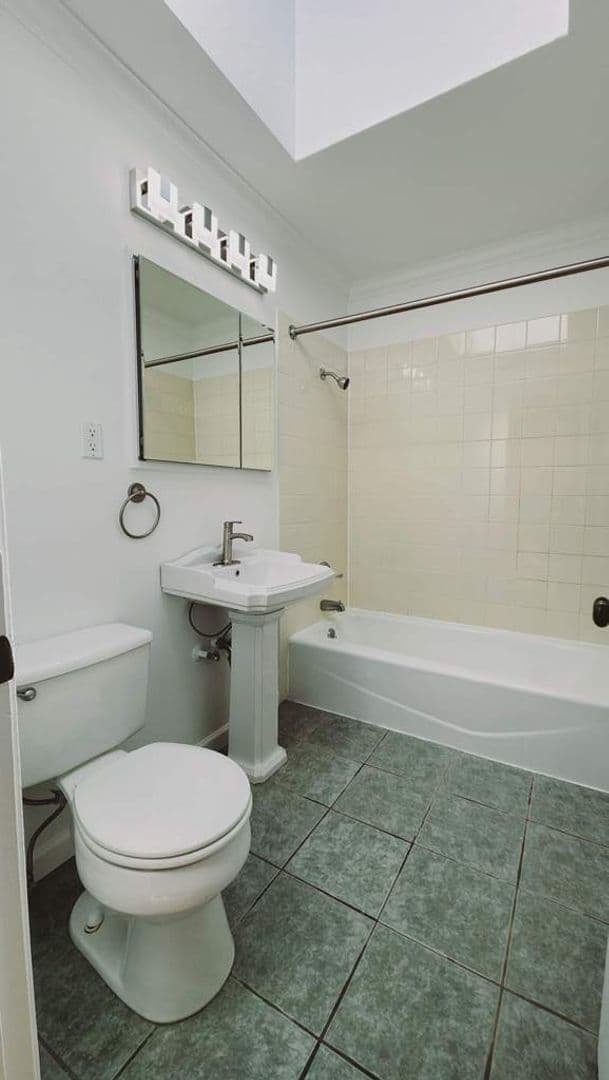 San Francisco Apartment: 1700 Waller Street