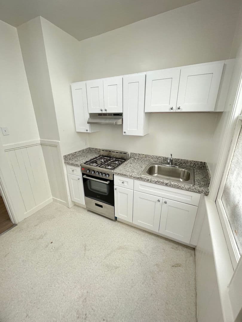 San Francisco Apartment: 179 Oak Street / 72 Lily Street