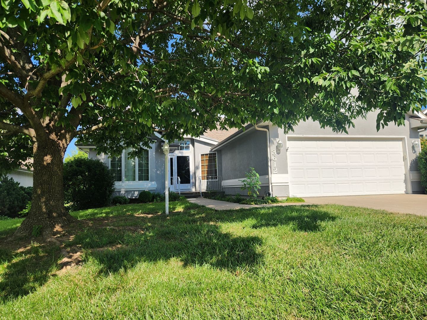 Topeka House: 3612 SW Ashworth Ct.