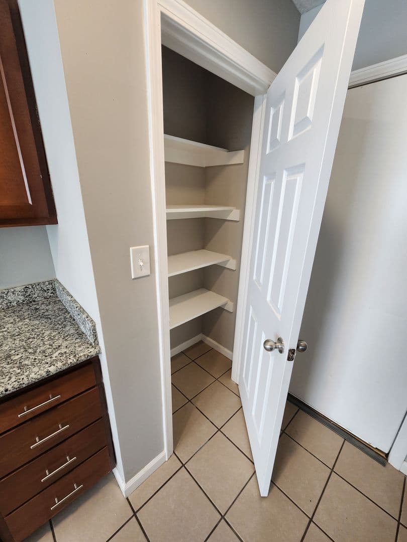 Topeka House: 7110 SW Greenview Dr.