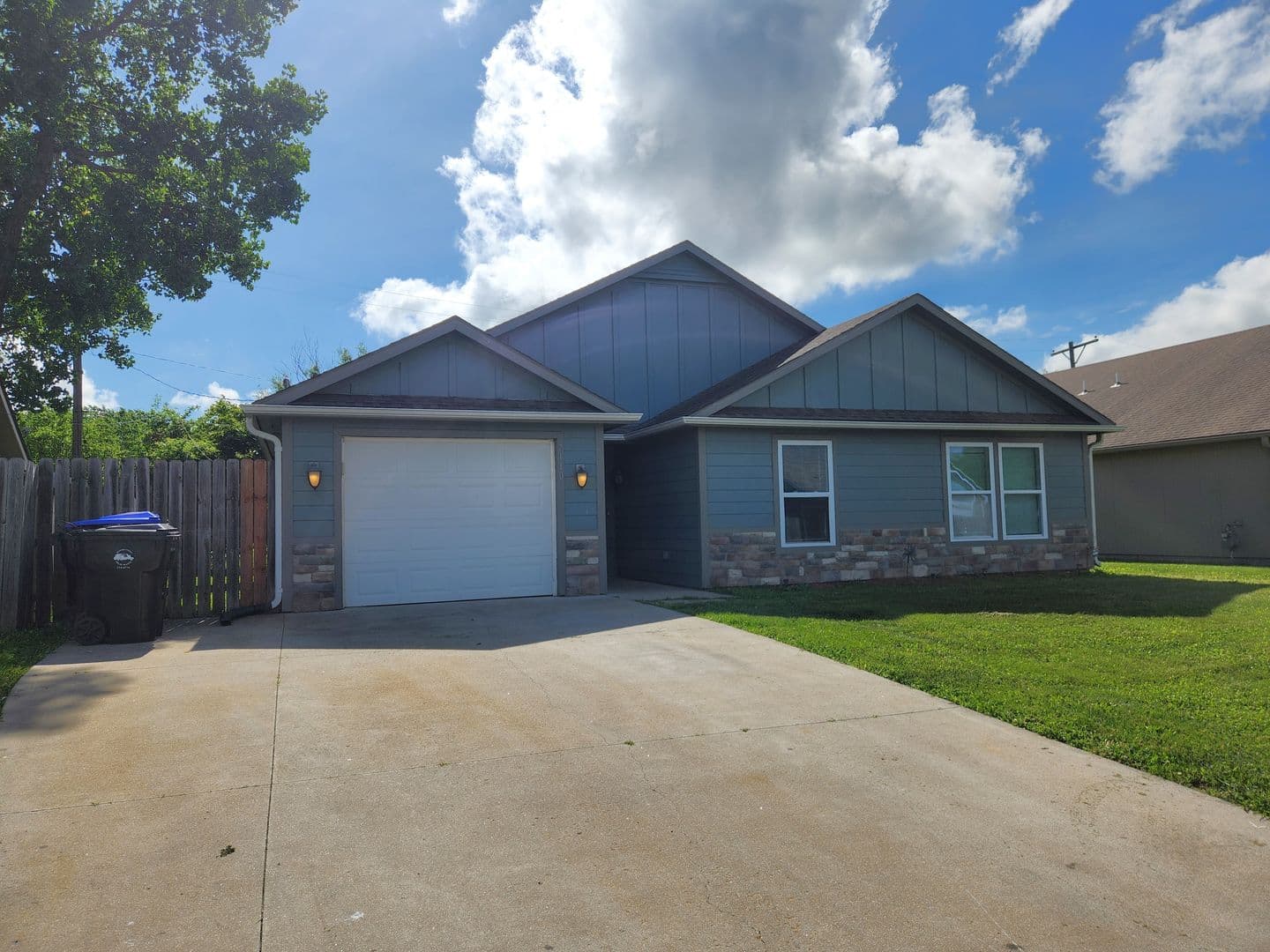 Topeka House: 7110 SW Greenview Dr.