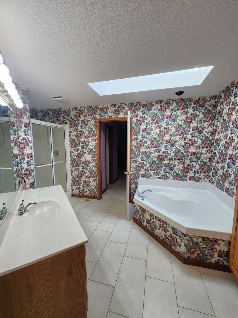 Topeka House: 3612 SW Ashworth Ct.