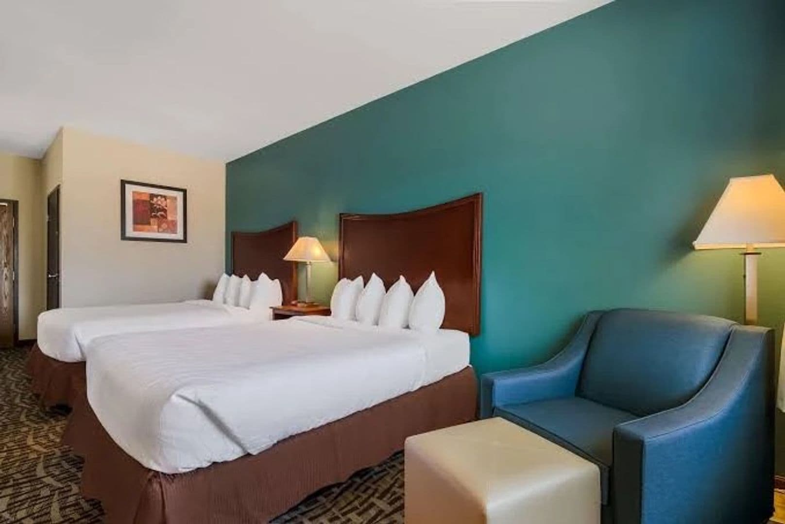 Topeka Apartment: 700 SW Fairlawn Rd. - Best Western RM 217