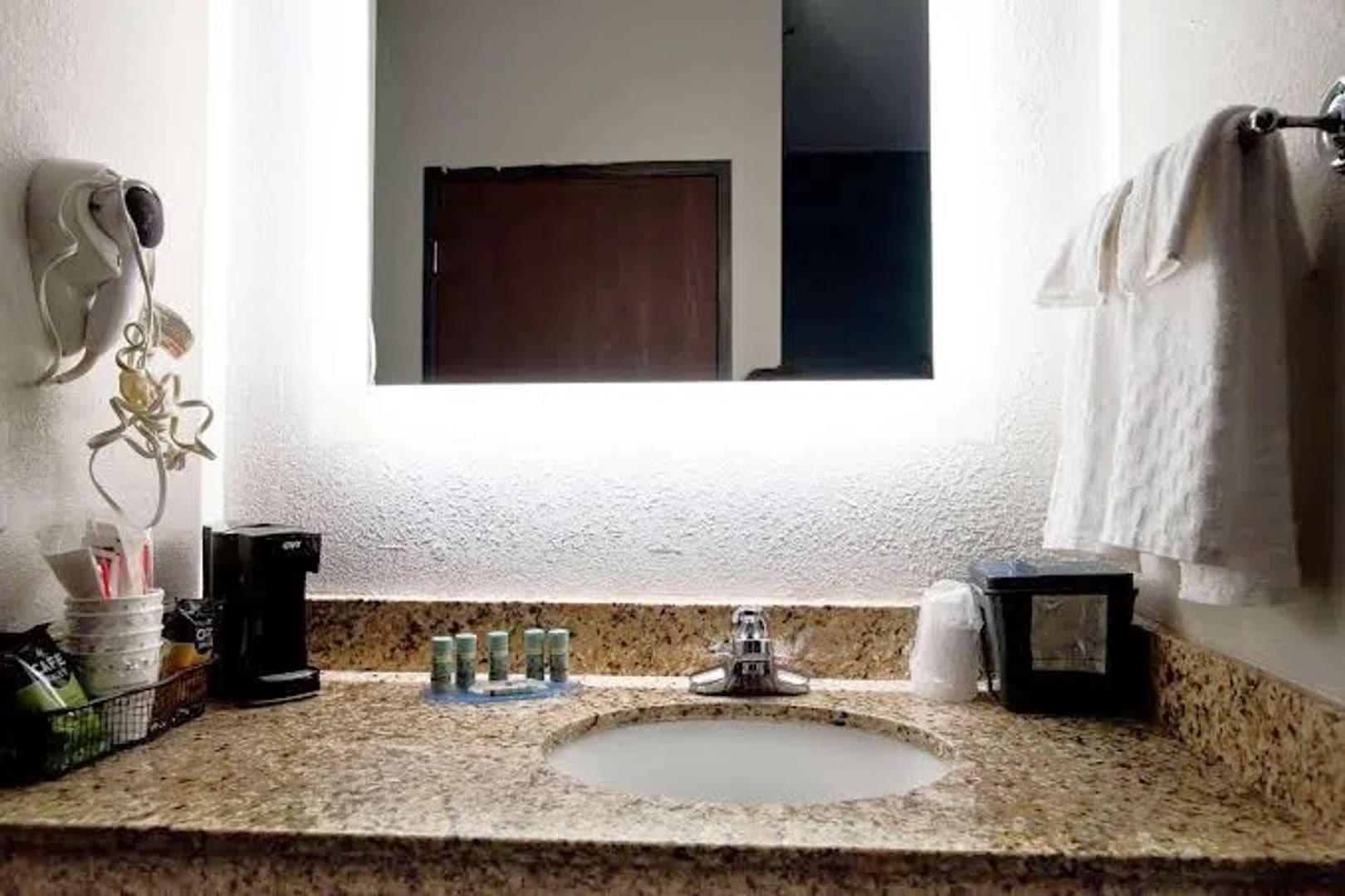 Topeka Apartment: 700 SW Fairlawn Rd. - Best Western RM 217