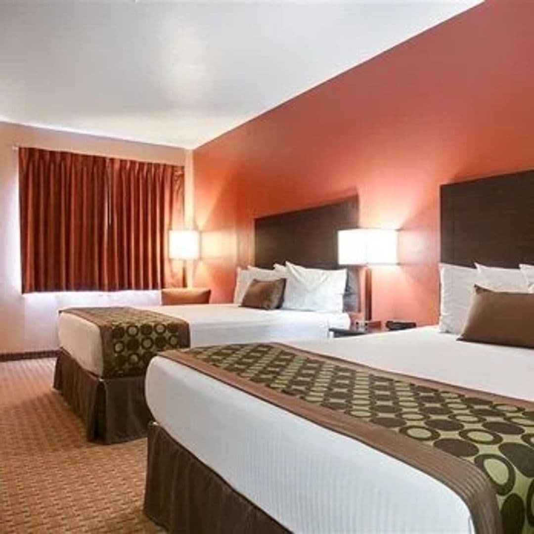 Topeka Apartment: 700 SW Fairlawn Rd. - Best Western RM 217