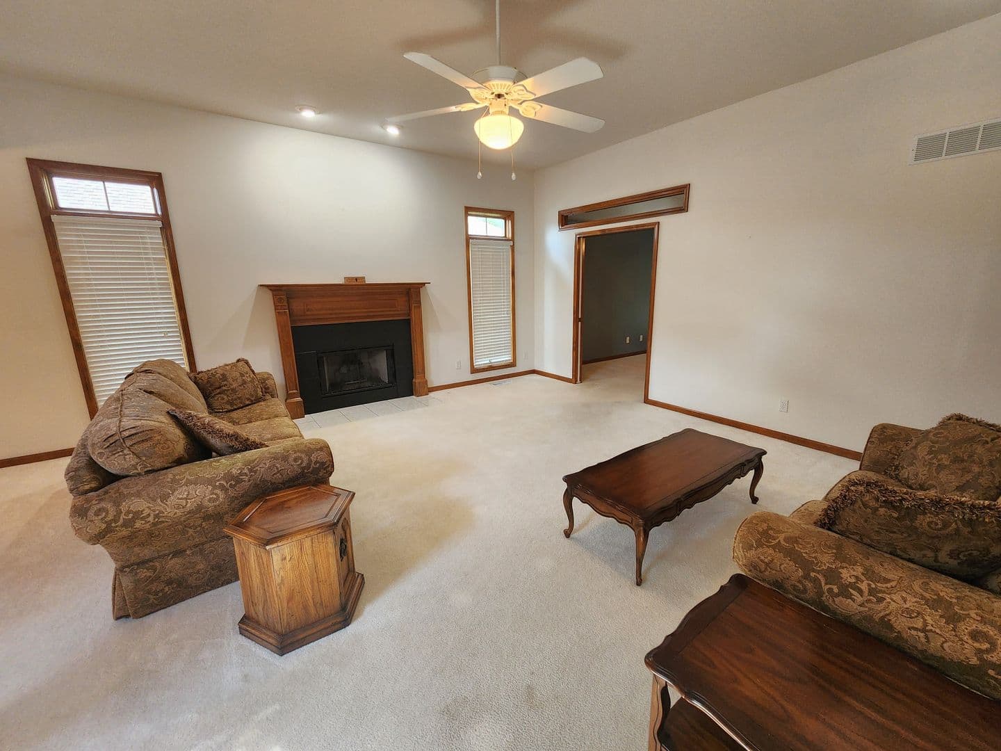 Topeka House: 3612 SW Ashworth Ct.