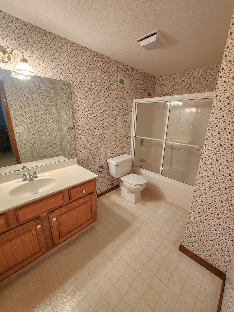 Topeka House: 3612 SW Ashworth Ct.