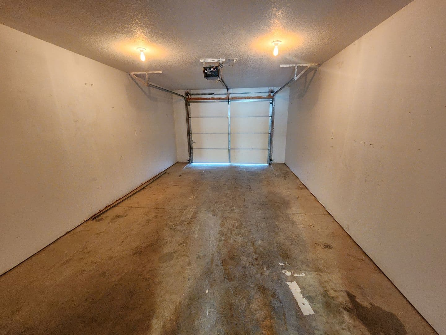 Topeka House: 7110 SW Greenview Dr.