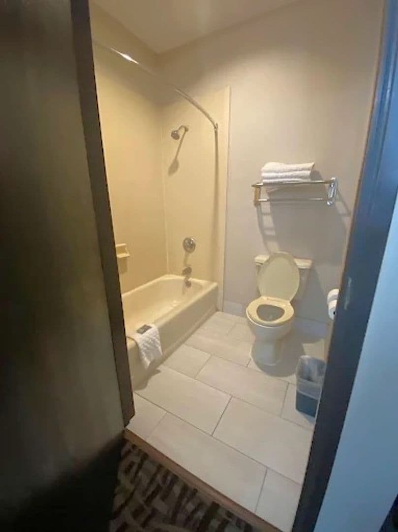 Topeka Apartment: 700 SW Fairlawn Rd. - Best Western RM 217