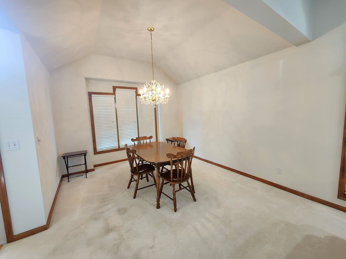 Topeka House: 3612 SW Ashworth Ct.