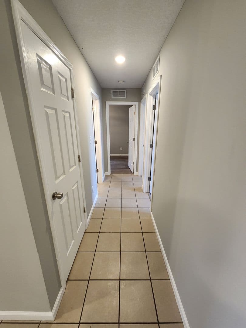 Topeka House: 7110 SW Greenview Dr.