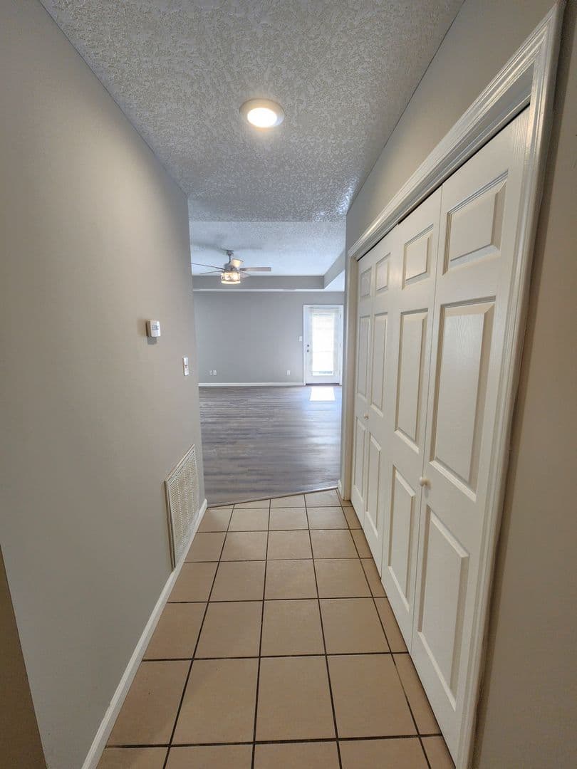 Topeka House: 7110 SW Greenview Dr.