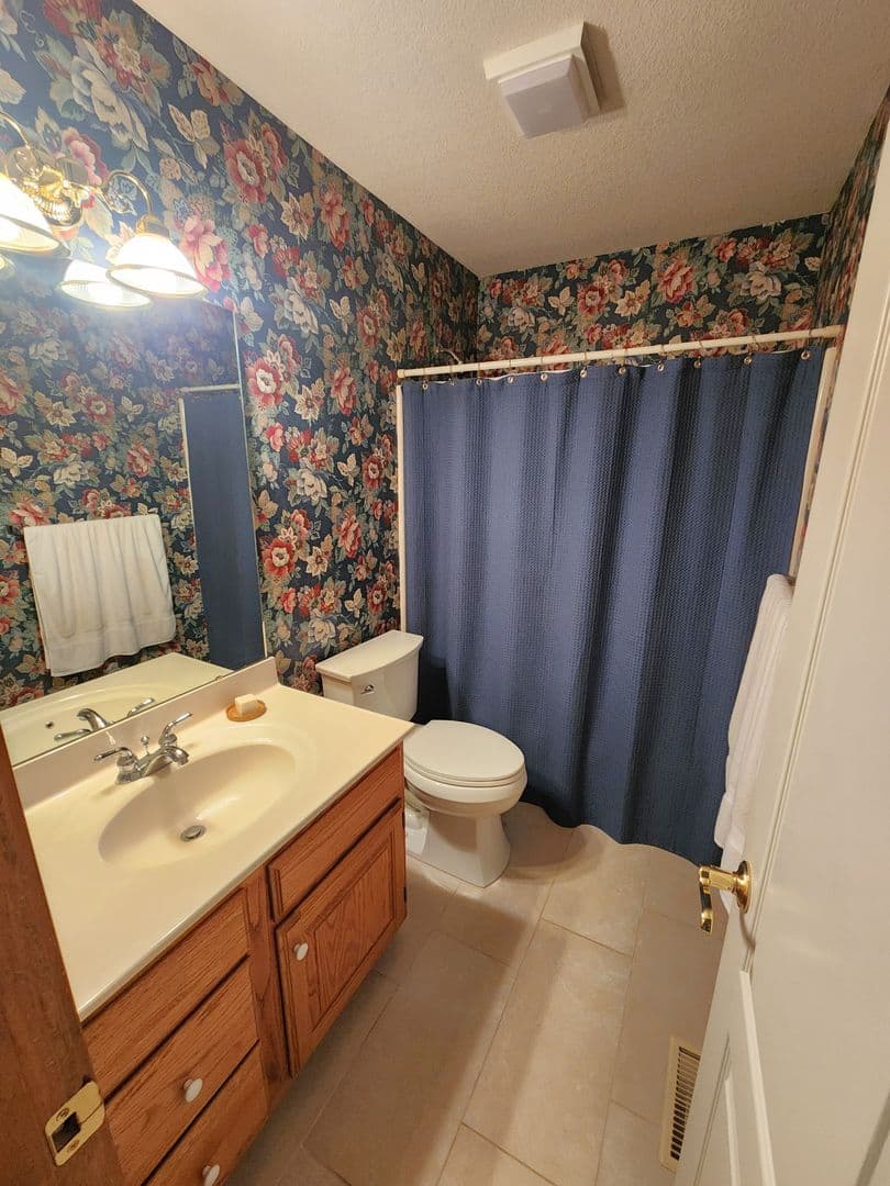 Topeka House: 3612 SW Ashworth Ct.