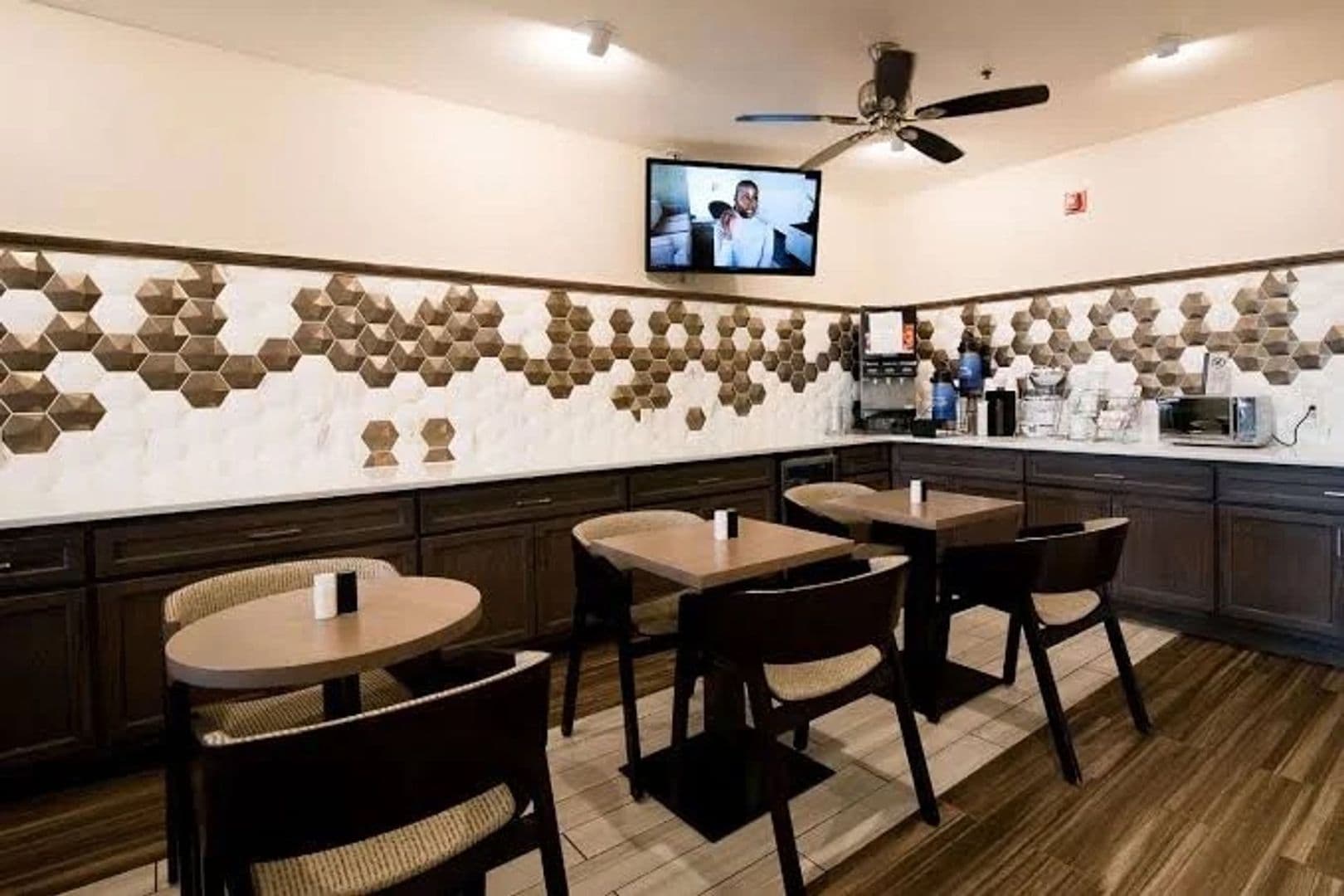 Topeka Apartment: 700 SW Fairlawn Rd. - Best Western RM 217