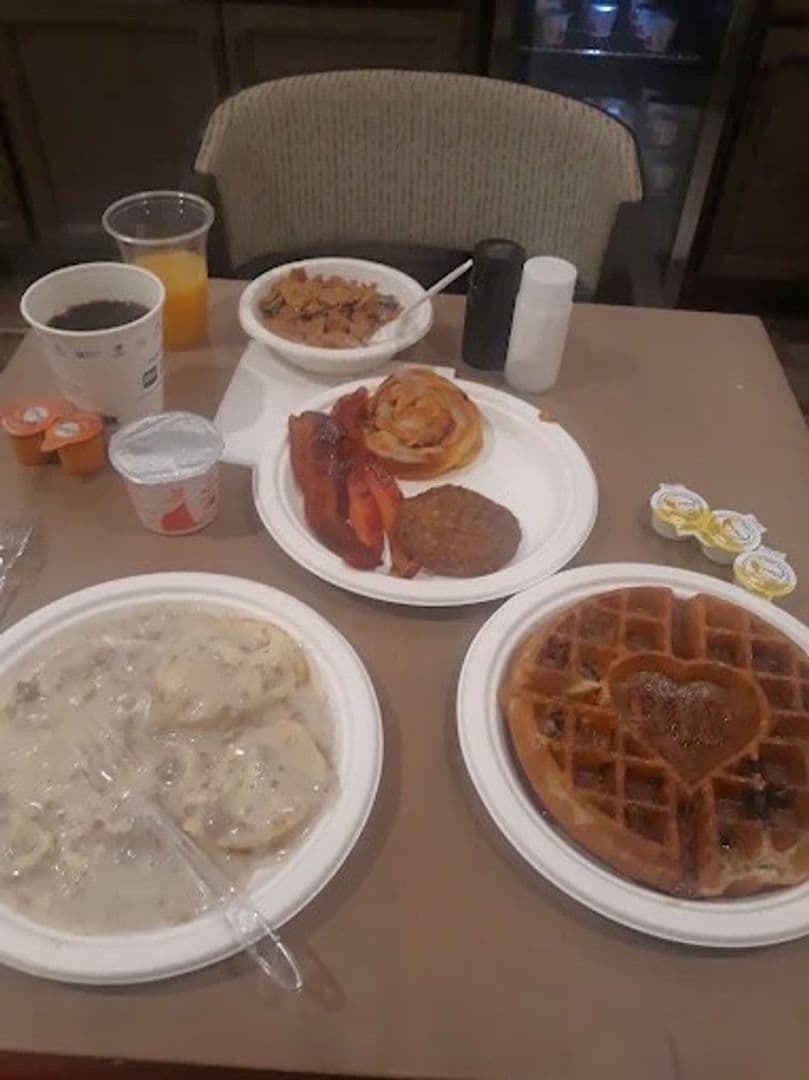 Topeka Apartment: 700 SW Fairlawn Rd. - Best Western RM 217