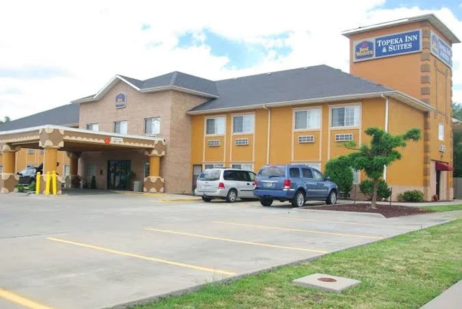 Topeka Apartment: 700 SW Fairlawn Rd. - Best Western RM 217