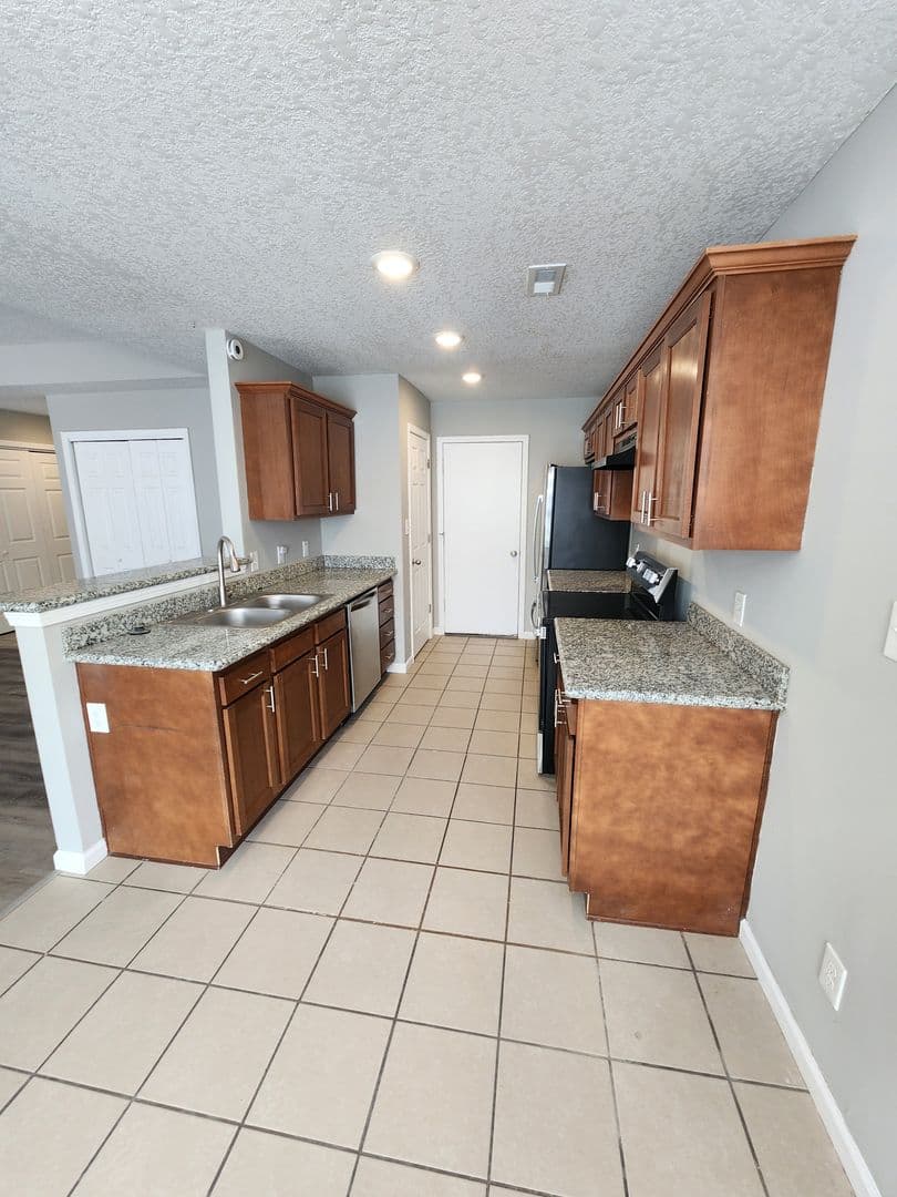 Topeka House: 7110 SW Greenview Dr.