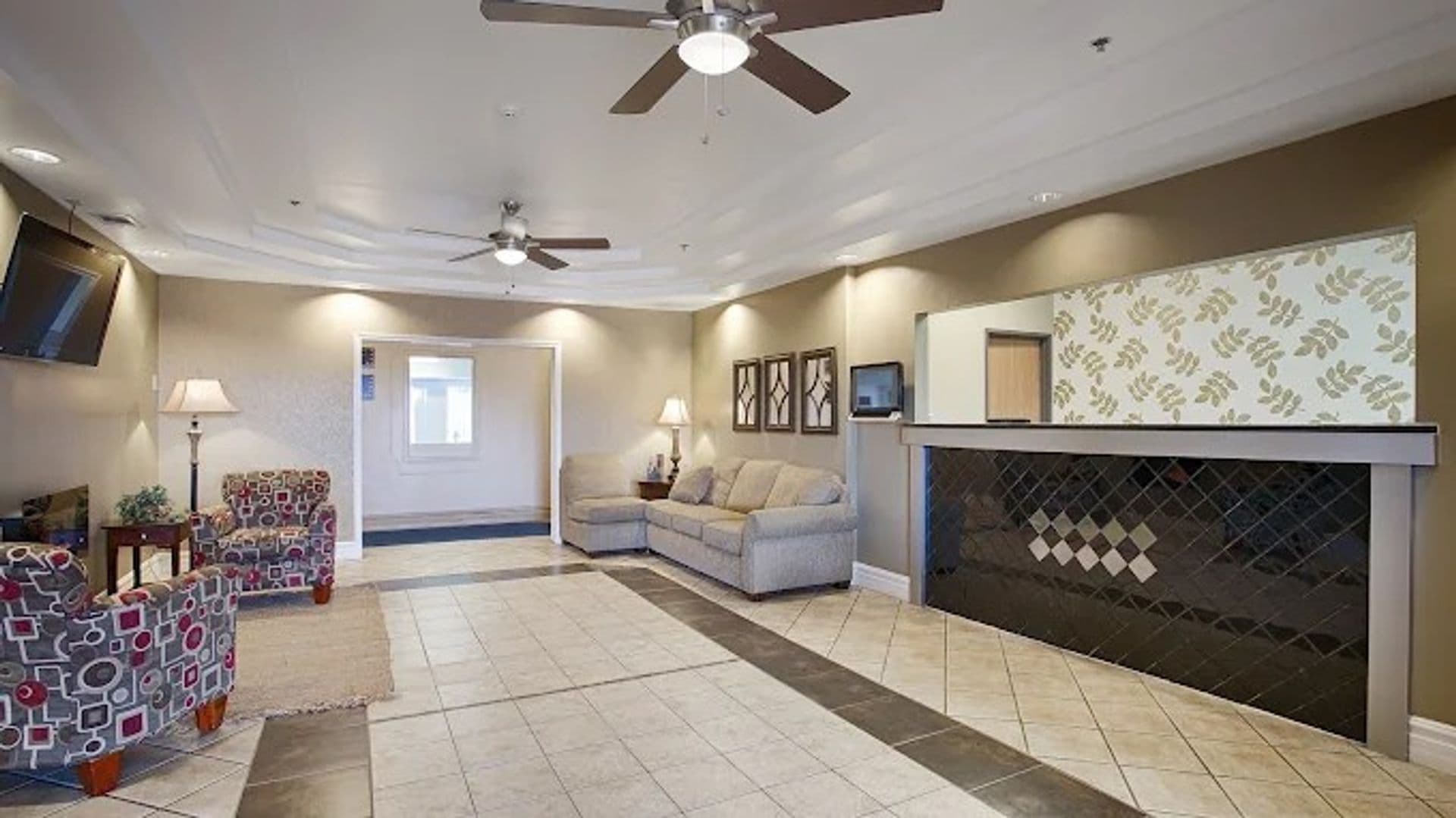 Topeka Apartment: 700 SW Fairlawn Rd. - Best Western RM 217