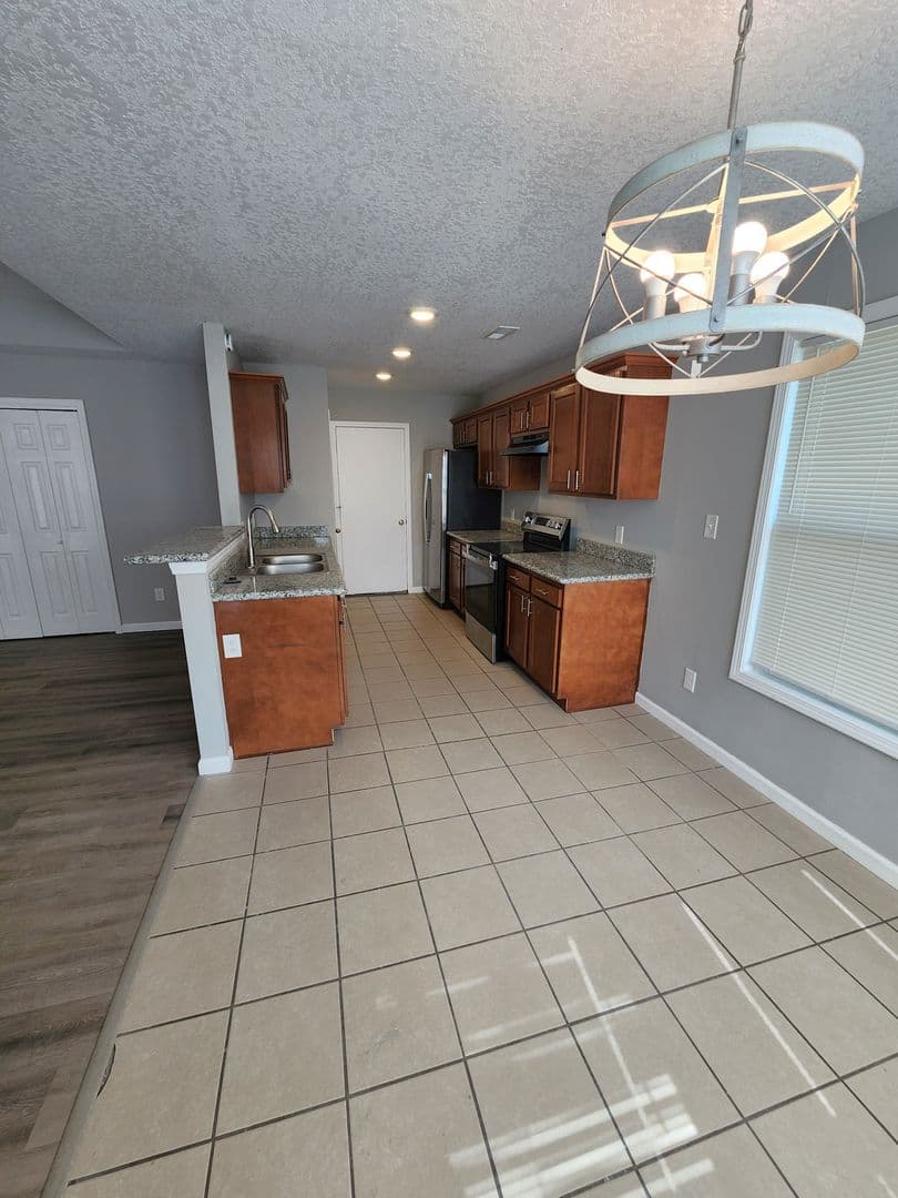 Topeka House: 7110 SW Greenview Dr.