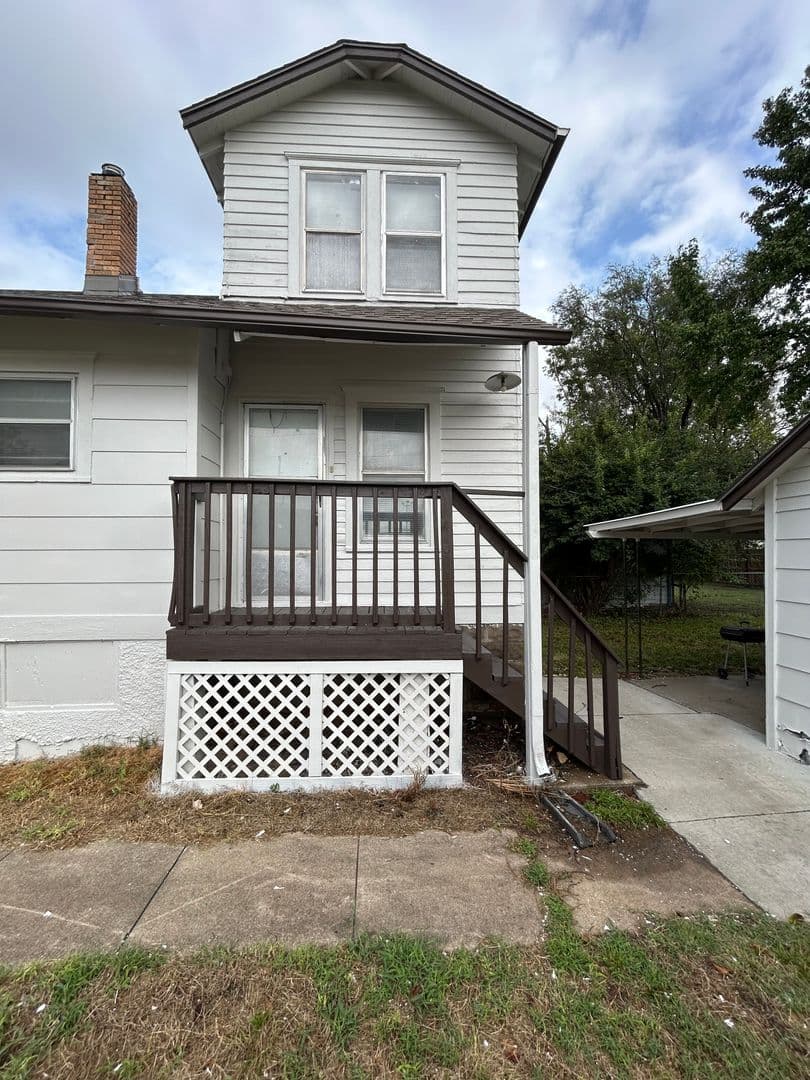 Topeka House: 2080 SW Washburn Ave.