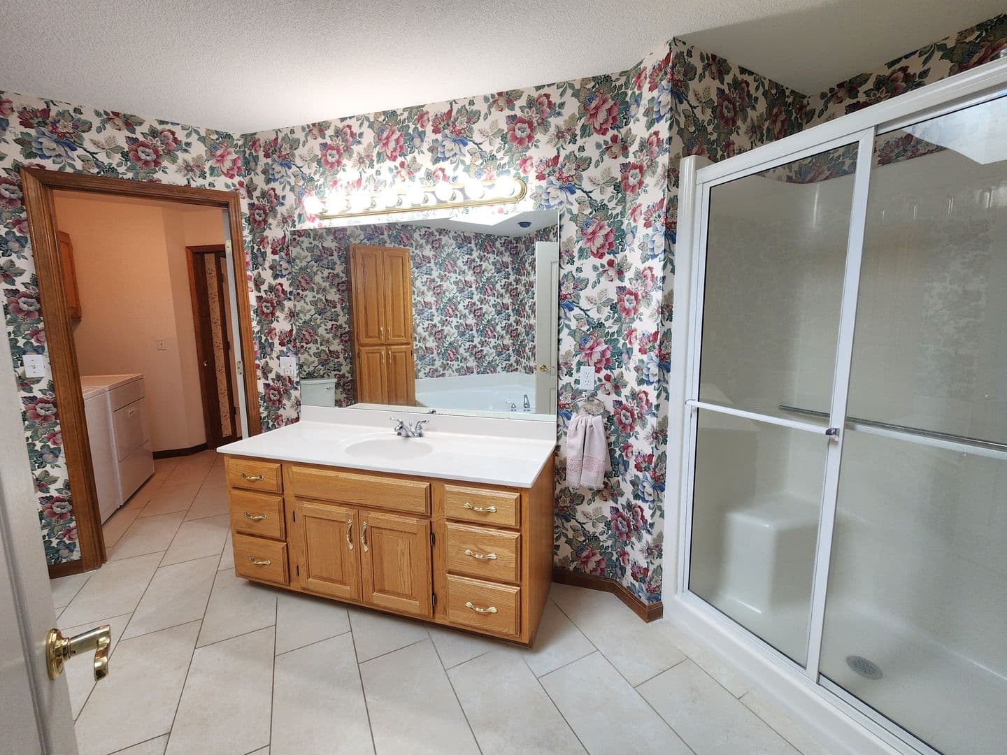 Topeka House: 3612 SW Ashworth Ct.