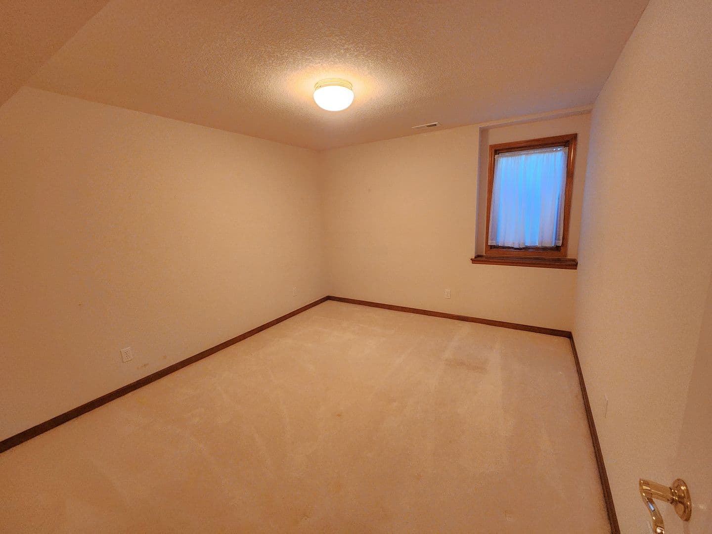 Topeka House: 3612 SW Ashworth Ct.