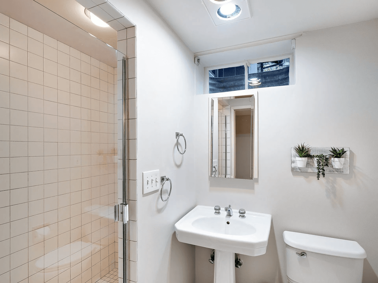 Portland House: 7725 SW Miner Way