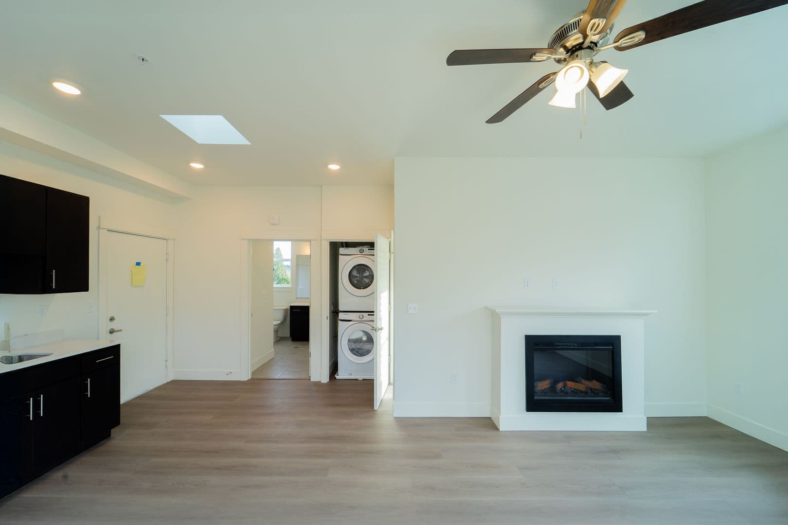 Milwaukie Apartment: 1600 SE Lava Dr.