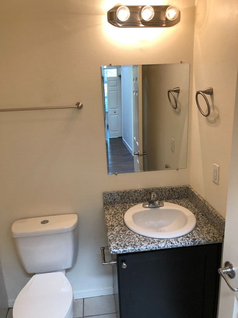 Portland Apartment: 1100 & 1120 SE Sherman St.