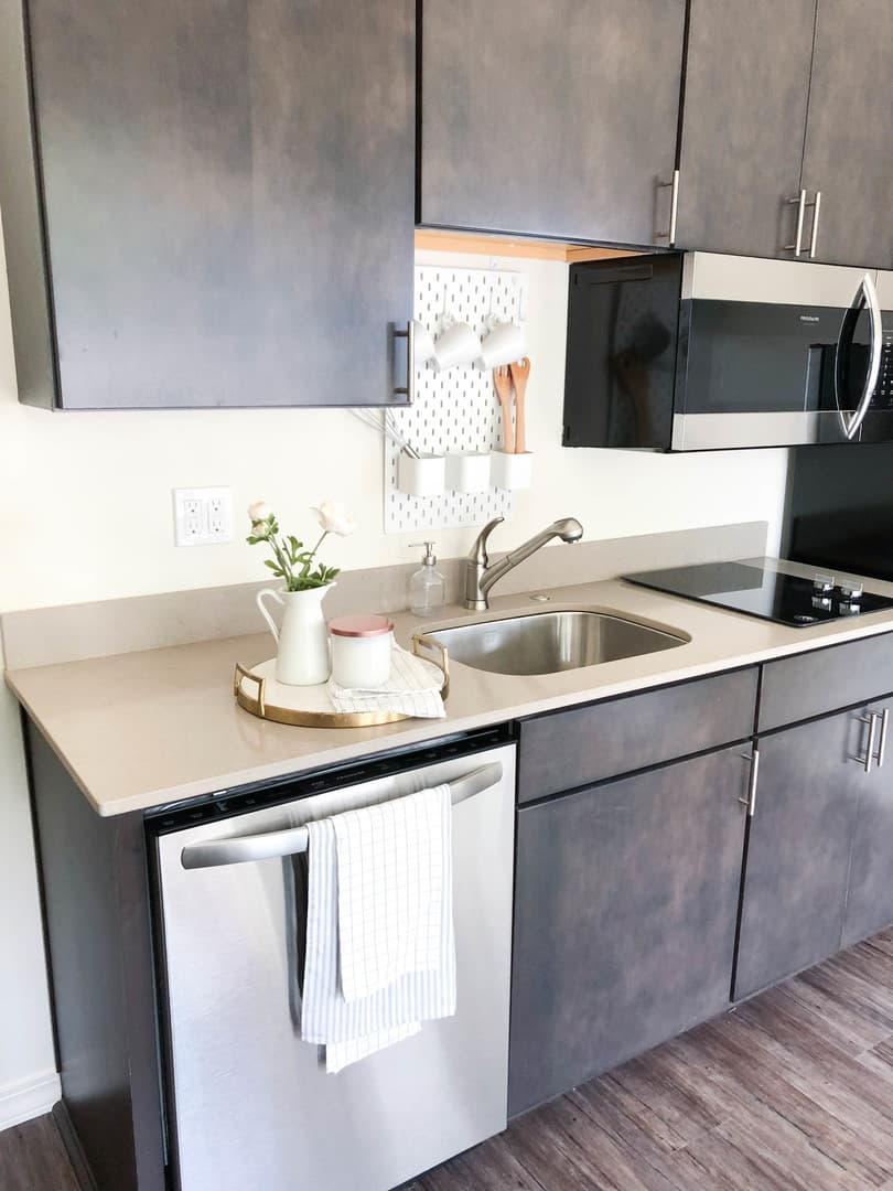Portland Apartment: 1385 NW 22nd Ave., Portland, 97210