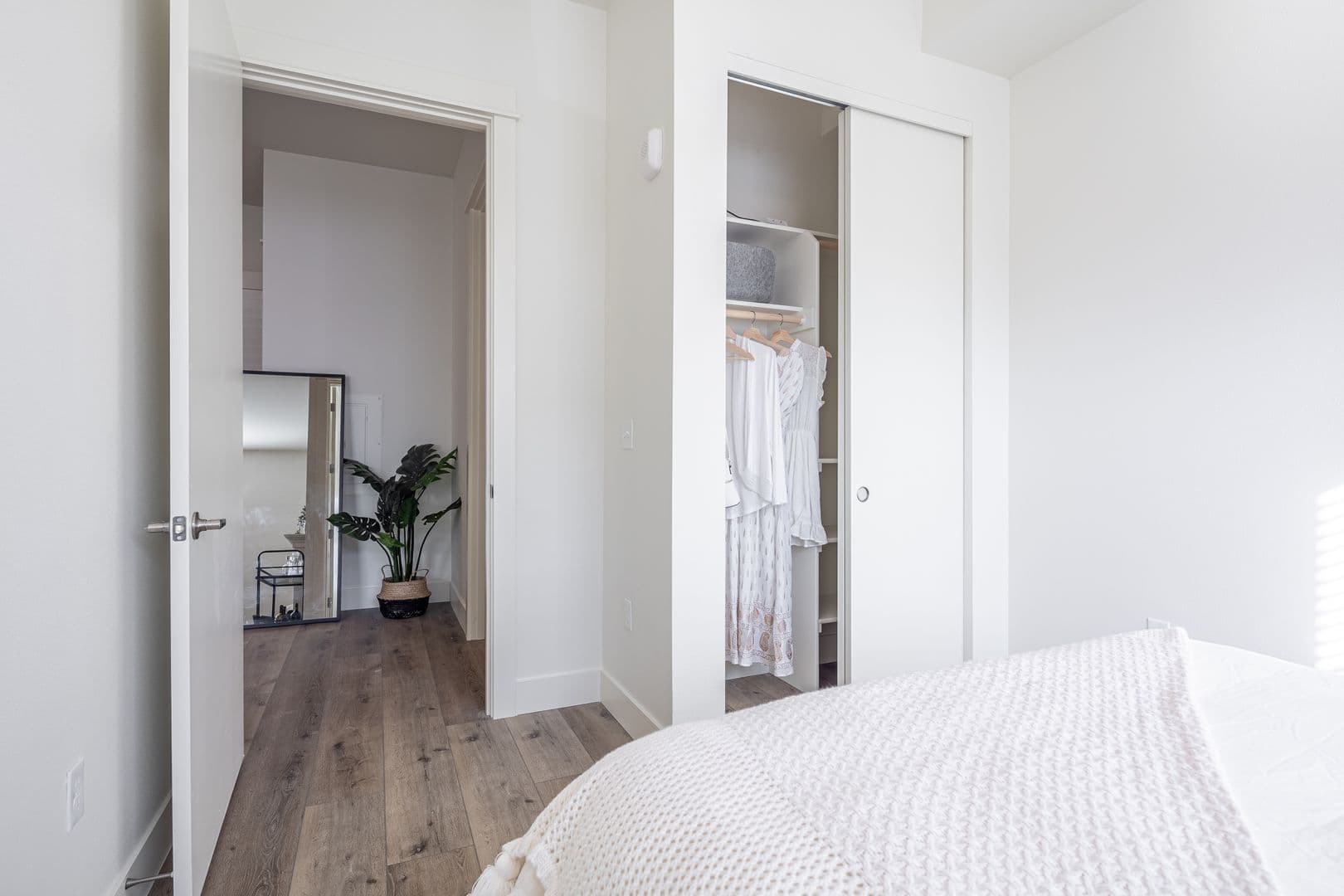 Vancouver Apartment: 1660 D St.