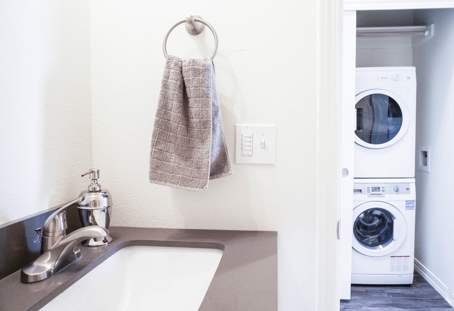 Portland Apartment: 1385 NW 22nd Ave., Portland, 97210