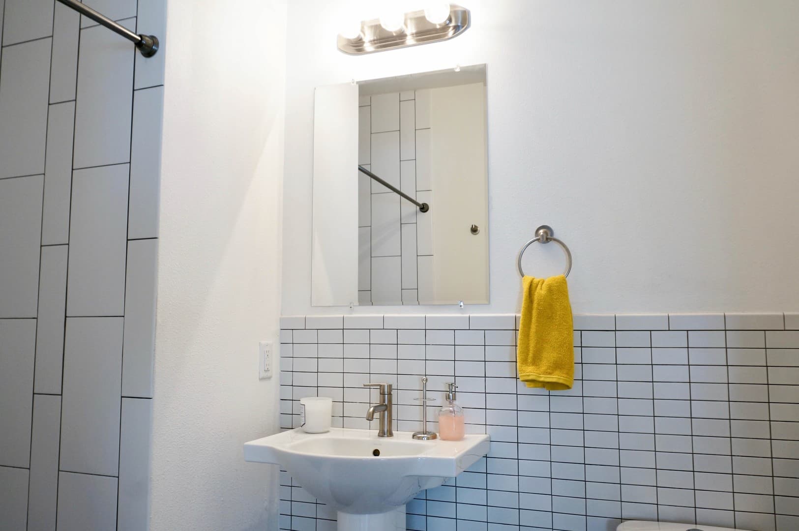 Portland Apartment: 610 NW 17th Ave