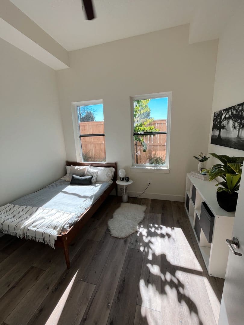 Portland Apartment: 5980-5960 E Burnside St.