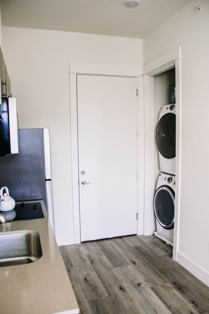 Portland Apartment: 5505 NE Glisan Street