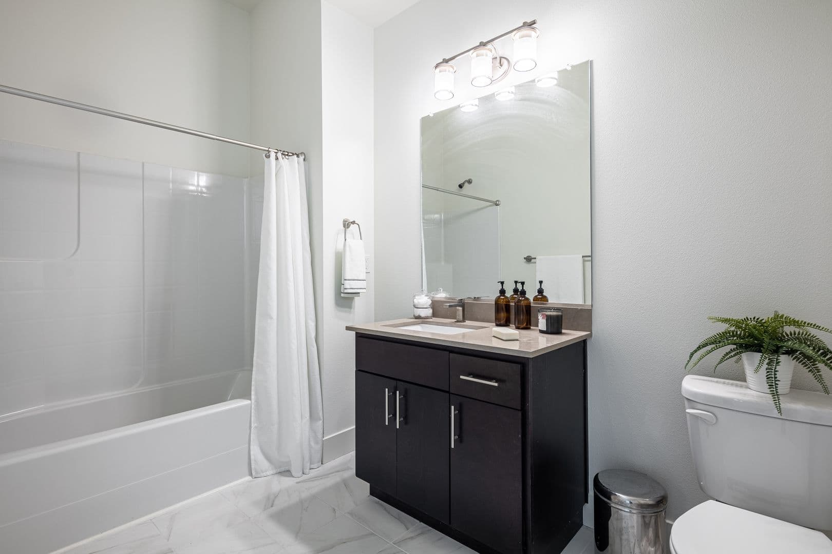 Vancouver Apartment: 1660 D St.