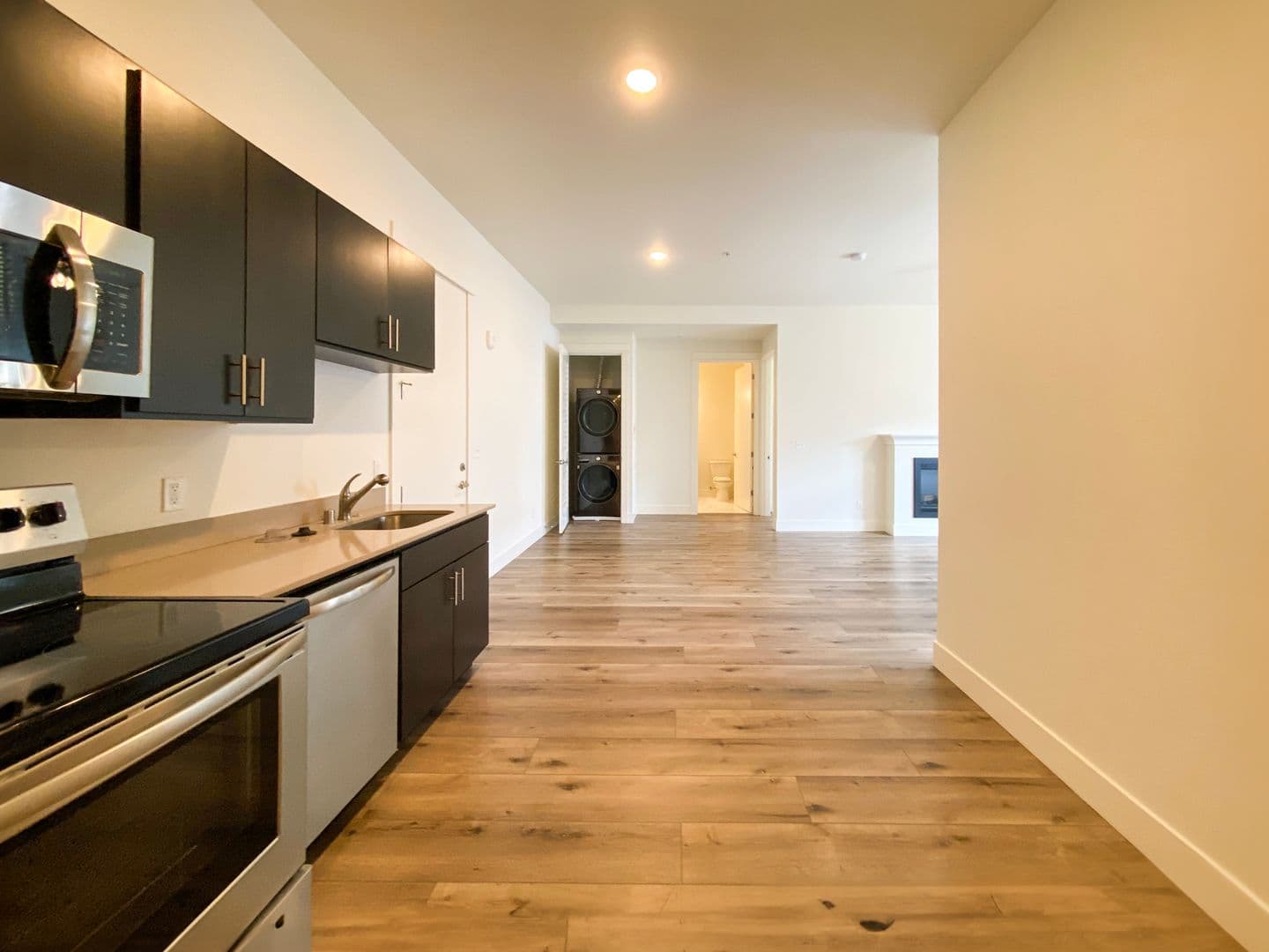 Vancouver Apartment: 1660 D St.