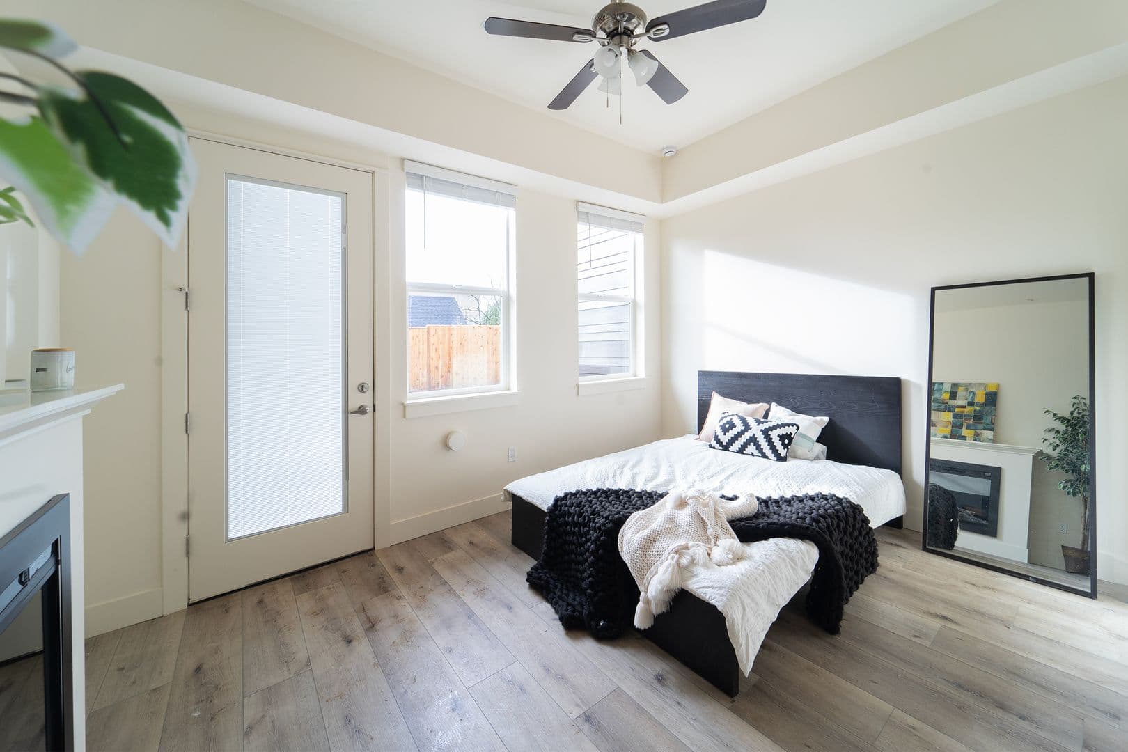 Portland Apartment: 7980-7990 SW Capitol Hill Rd