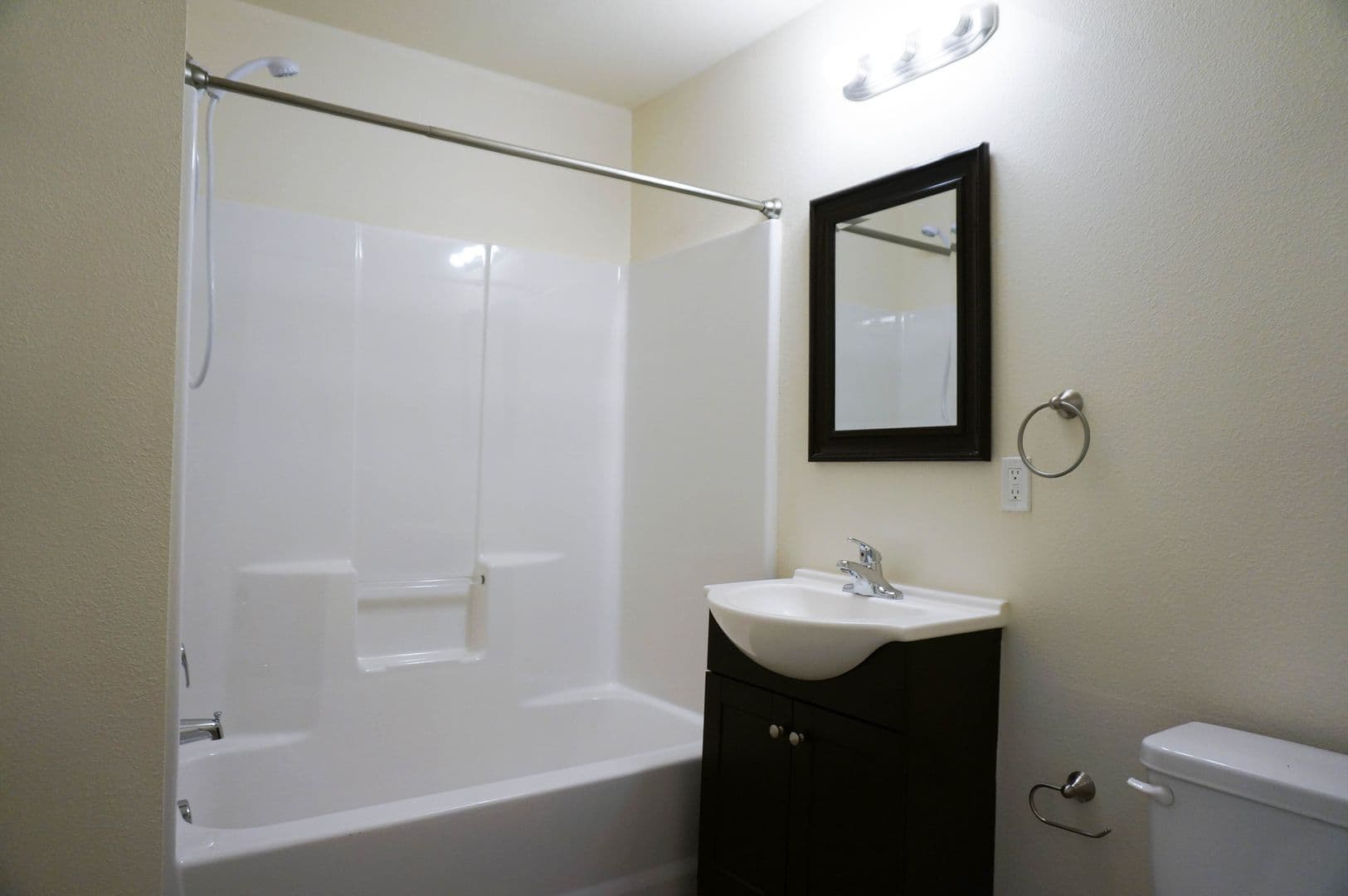 Portland Apartment: 8510 N Ivanhoe St
