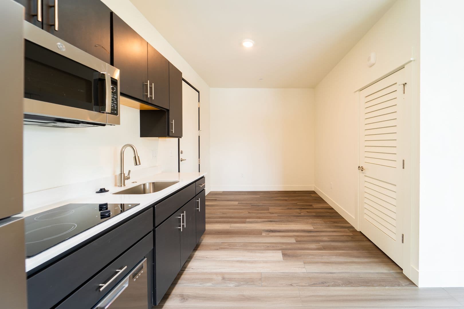 Portland Apartment: 11 SE 57th Ave