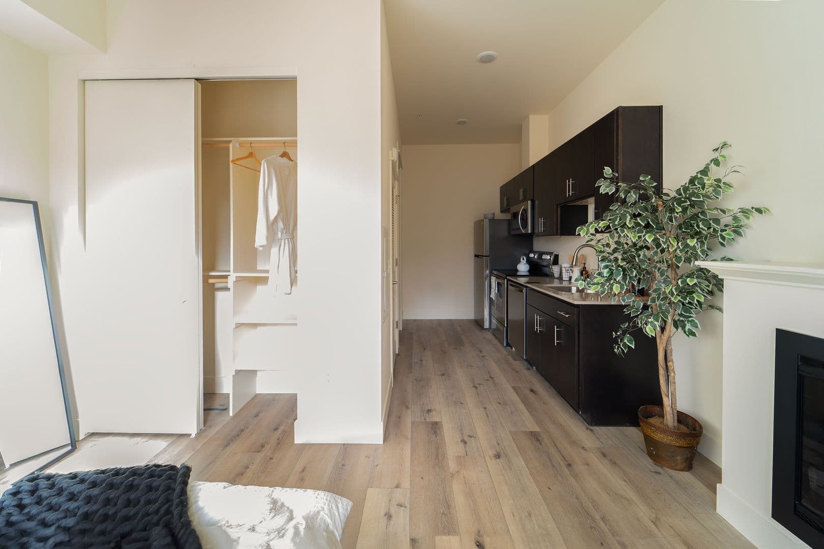 Portland Apartment: 7980-7990 SW Capitol Hill Rd