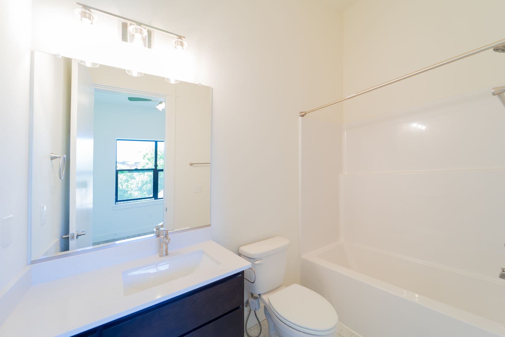 Portland Apartment: 2260 NW Pettygrove St.