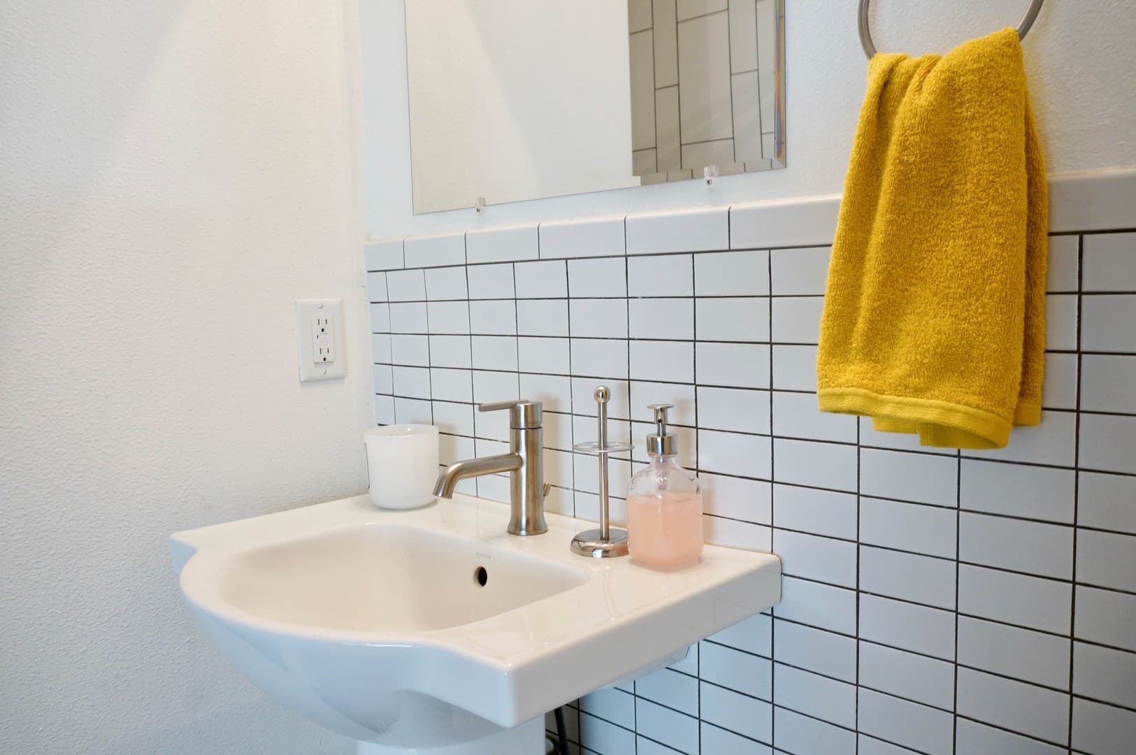 Portland Apartment: 610 NW 17th Ave