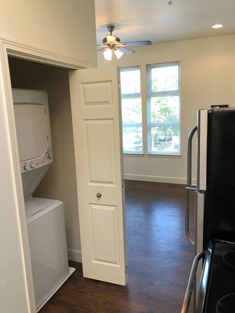 Portland Apartment: 1100 & 1120 SE Sherman St.