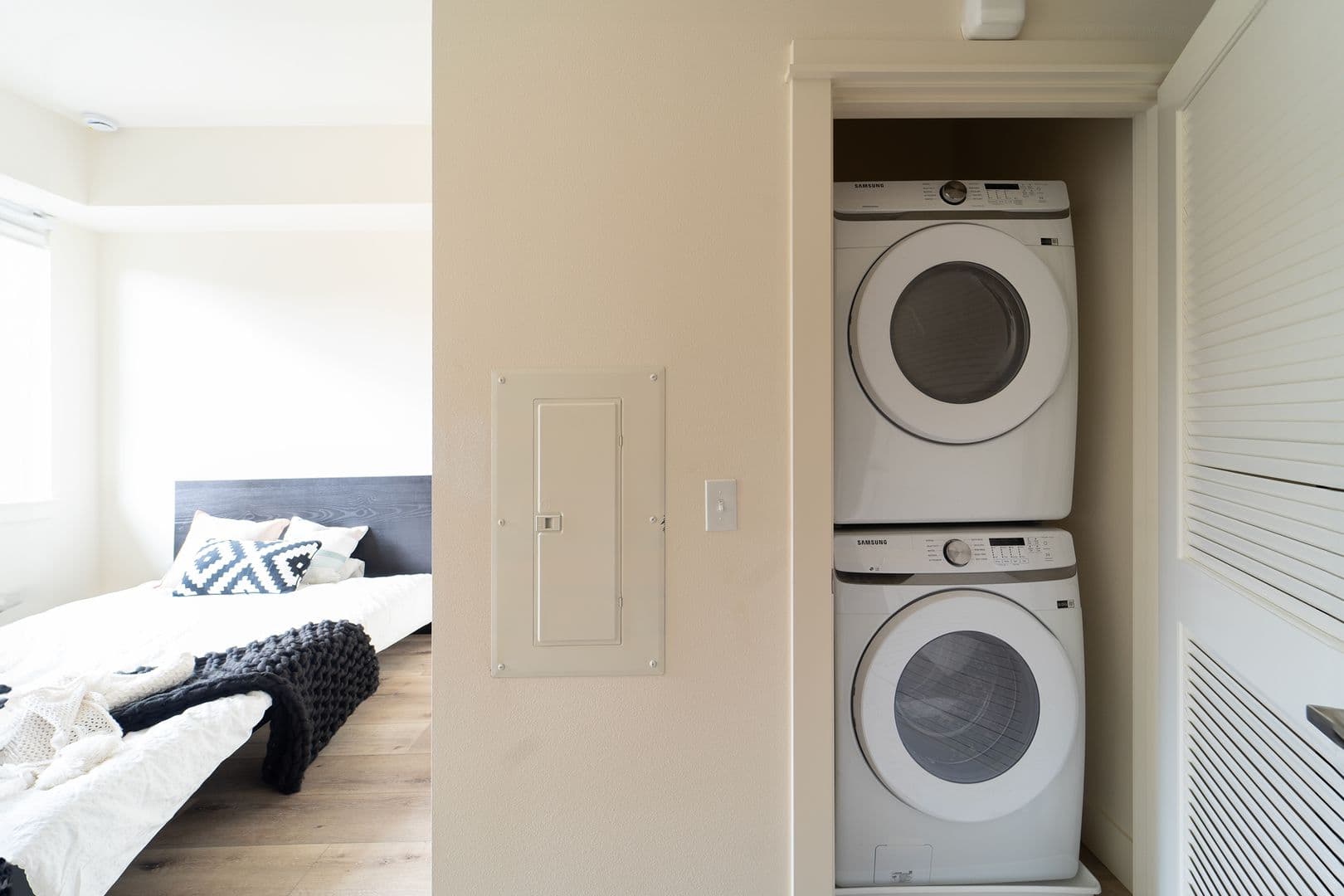 Portland Apartment: 7980-7990 SW Capitol Hill Rd