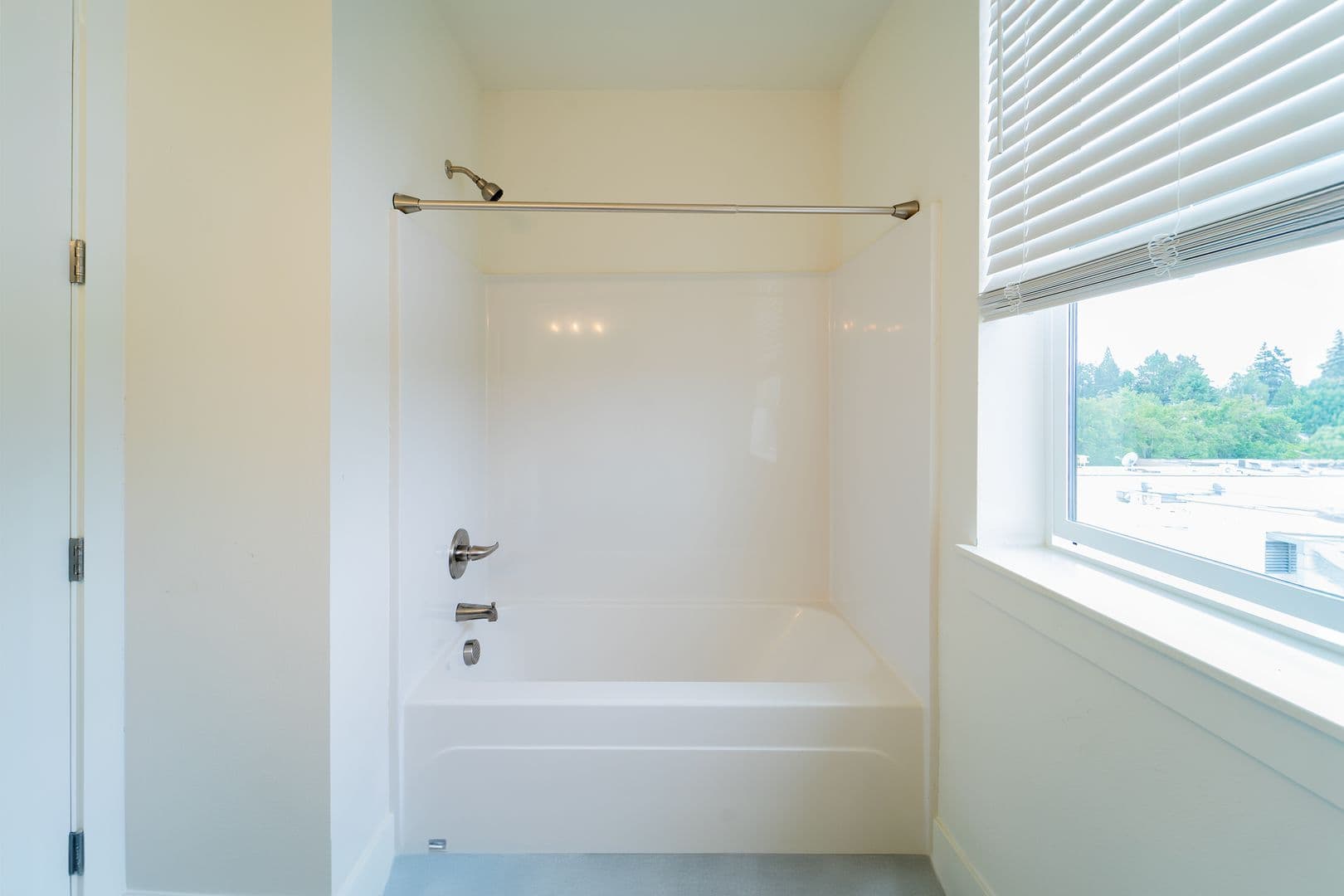 Portland Apartment: 11 SE 57th Ave