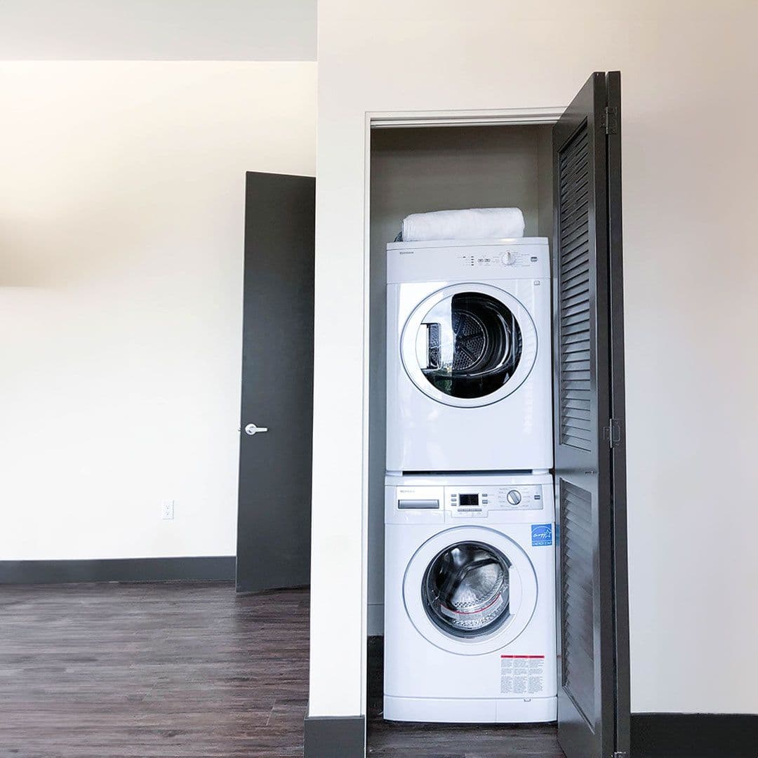 Portland Apartment: 1616 NW Everett